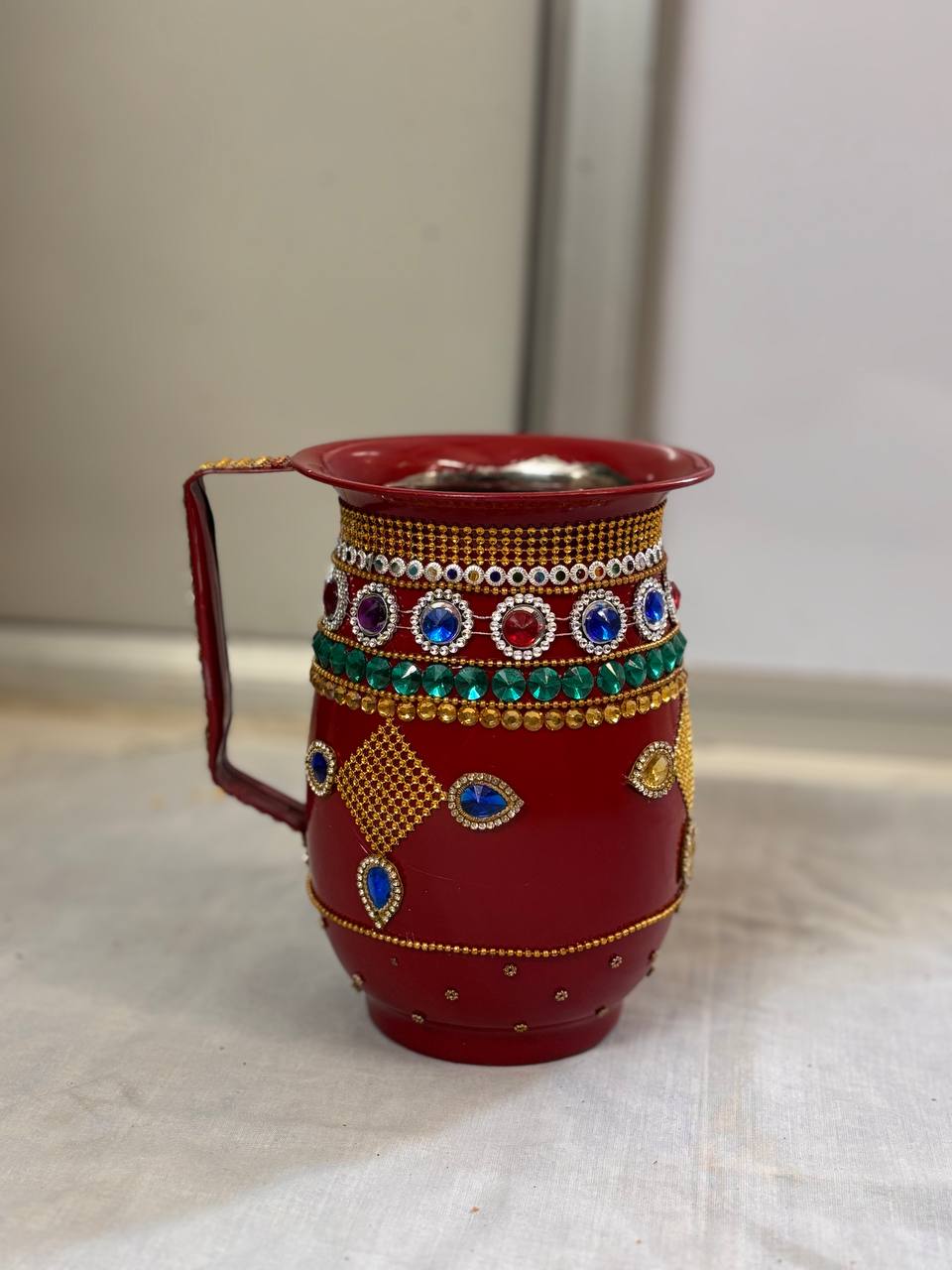 શણગાર ટીપો.