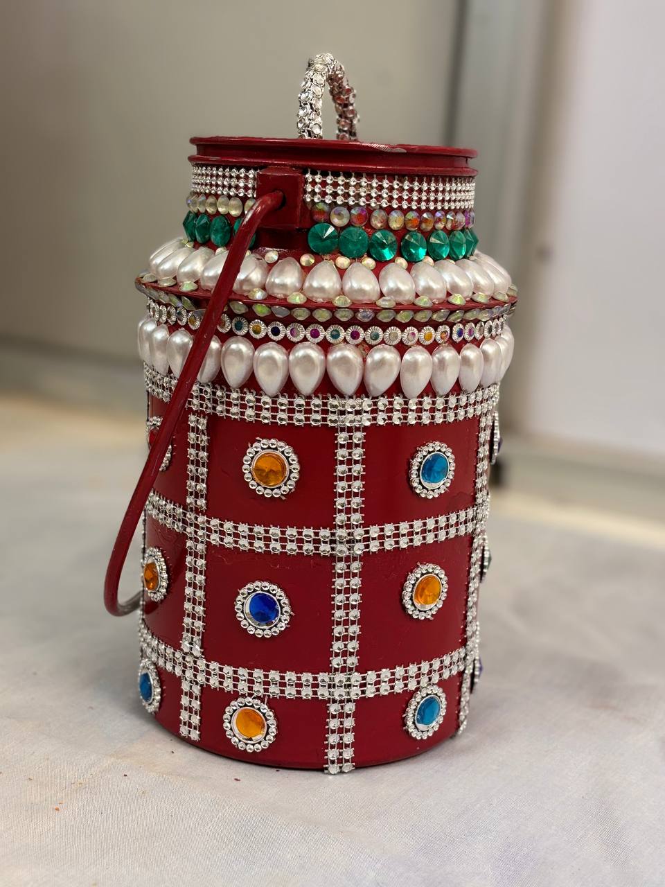 સુશોભિત ગિફ્ટ થાળી સેટ.