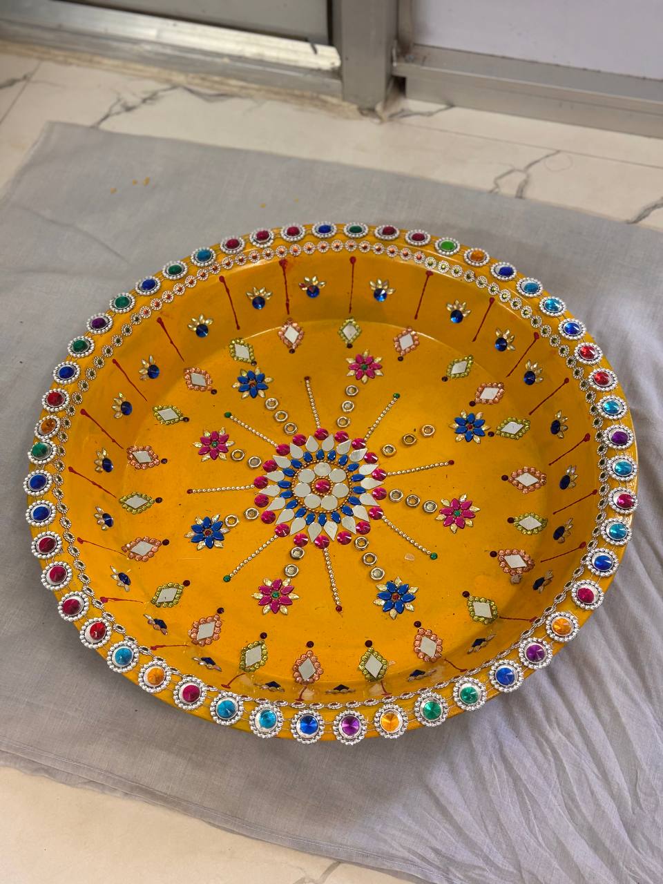 સ્ટોન વર્ક ટીપર કલશ.