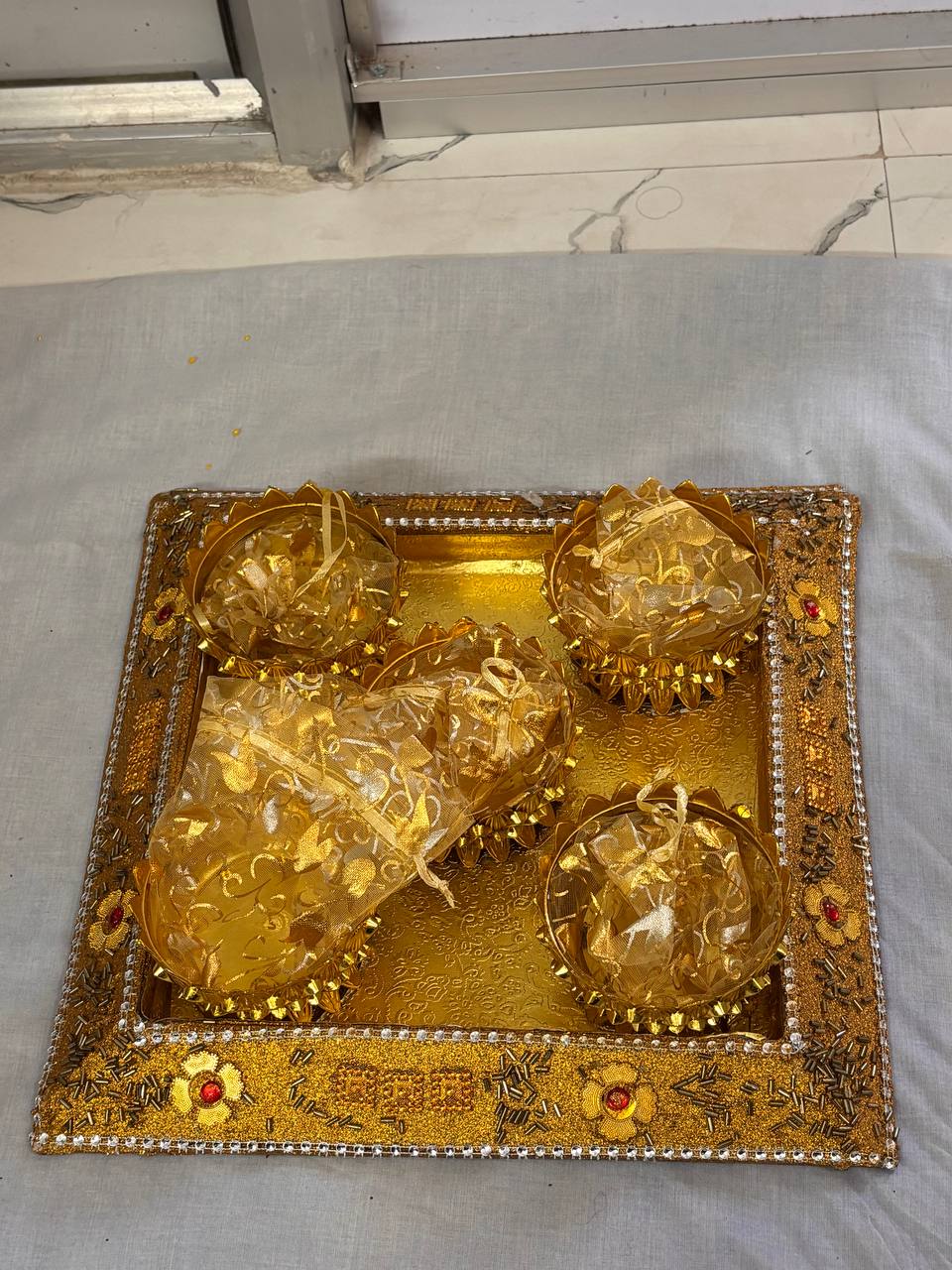 મોટી શણગારેલી ઊભી દિવાળી